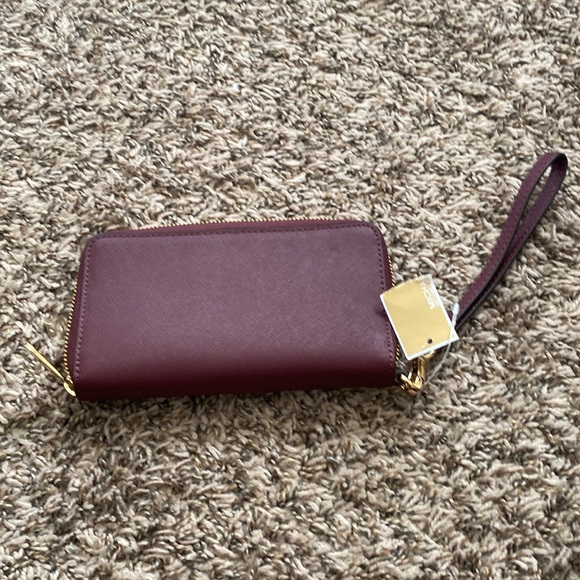 Michael Kors Jet Set Large Flat Multifunction Phone Case - Merlot NWT!!! - Picture 2 of 4